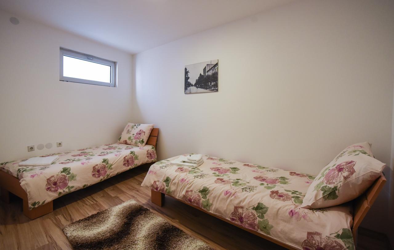 City Center Apartments Pirot Eksteriør bilde